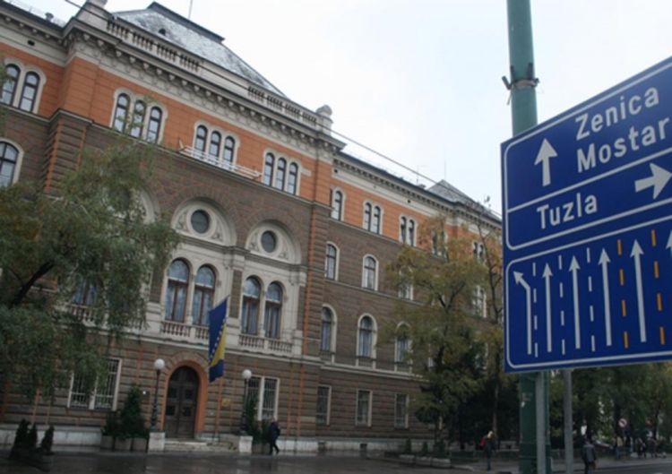 Dozivao članove Predsjedništva BiH i prijetio da će se spaliti