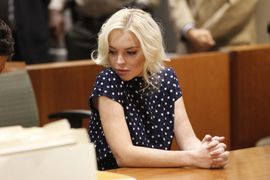 Lindzi Lohan osuđena na 30 dana zatvora i rad u mrtvačnici (Video)