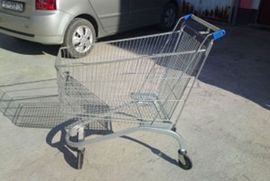 Zvale hitnu da ih izvuče iz kolica iz supermarketa