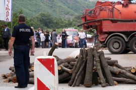 Barikade ostaju, jer su jedino sredstvo odbrane Srba