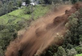 Poginule najmanje 24 osobe u klizištima