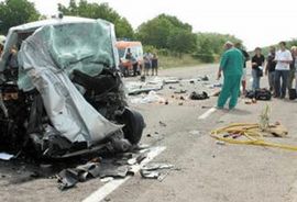 Poginula četiri putnika minibusa