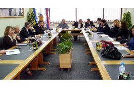 Gradiška razmišlja o uvođenju "policijskog časa" za maloljetnike