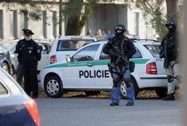 Napadač upao u tvornicu aviona, ubio dvoje pa presudio sebi