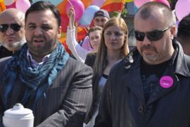 Parada: Crno-bijela priča o ljubavi i mržnji
