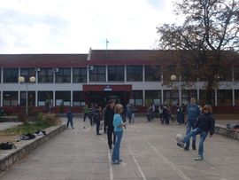 Iz geta u ovdašnje klupe