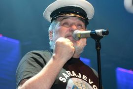 Koncert Đorđa Balaševića u Sarajevu: Publika plakala i pjevala sa ...