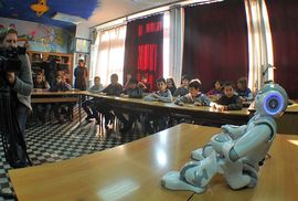Robot održao školski čas