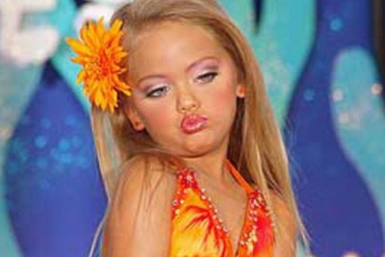 Majka male misice (6): Pozira u bikiniju, ne bojim se pedofila (Foto)