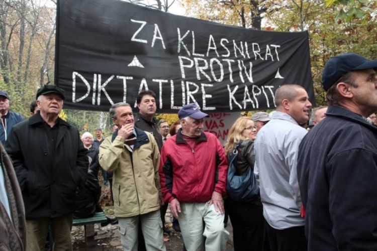 Protest u Sarajevu: Sin hoće da se ubije jer smo gladni (Foto)