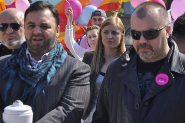 Parada: Crno-bijela priča o ljubavi i mržnji