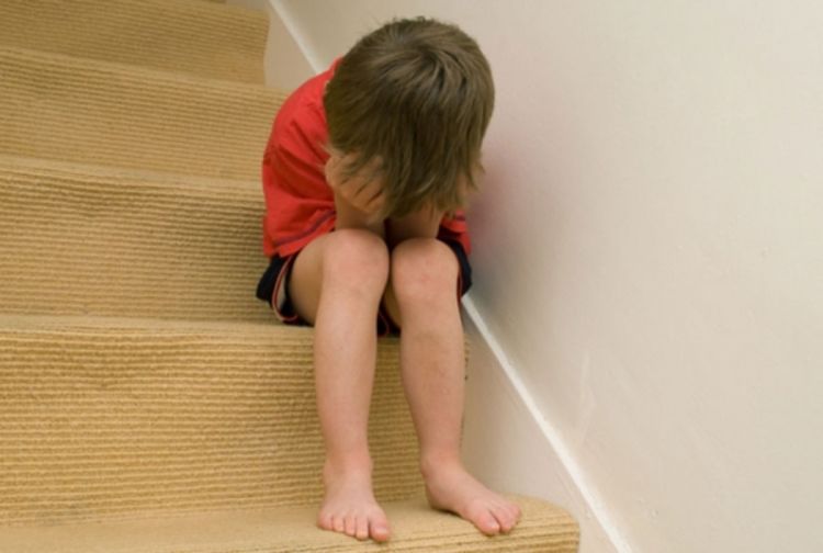 Pedofil oteo dječaka i vezao ga golog na radijator