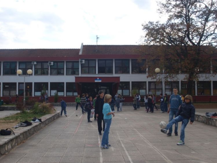 Iz geta u ovdašnje klupe