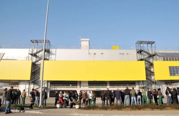 Tužbe koče isplatu radnika Peveca