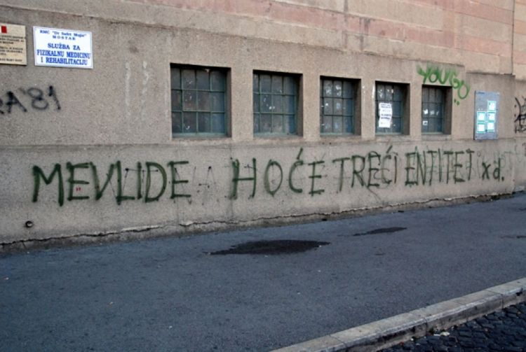 U Mostaru osvanuo grafit s porukom Mevlidu