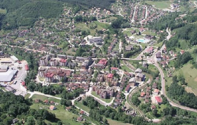 Renoviran park u Milićima