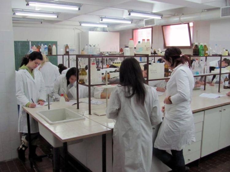  Tehnološki fakultet iz Zvornika uložio 60.000 KM za adaptaciju četiri laboratorije