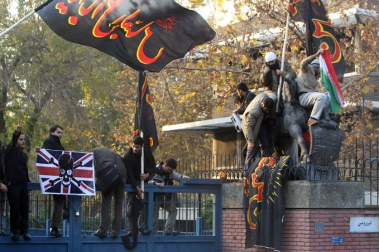 Rastjerali demonstrante u Teheranu