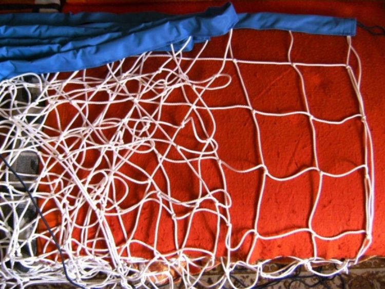 Ljubinje: Propao kroz krov sportske dvorane, spasila ga odbojkaška mreža