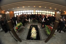 Sahranjen Ante Marković: Velikom vizionaru poklonili se Mesić ...