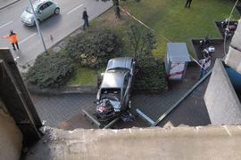Autom sletio s trećeg sprata