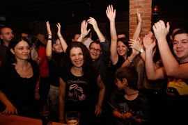 Novinari "Glasa Srpske" najbolji u brzom ispijanju piva (Foto)
