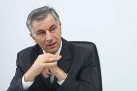 Nović: Odgađanjem odluke o ličnim kartama korak dalje od Erope