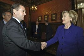 Klinton nastavila polemiku o izborima u Rusiji