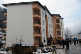 Dodik uručio ključeve 32 stana za izbjegle u Bratuncu