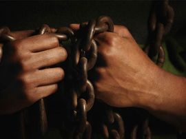 Policija spasila  45 studenata okovanih u lance u podrumu islamske ...