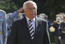 Vaclav Klaus se nudi kao dobrovoljac da likvidira evro