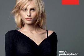 Andrej Pejić reklamira grudnjak za žene (Foto)