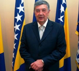 Radmanović: Bošnjački političari uporno mole, kukaju i plaču za ...