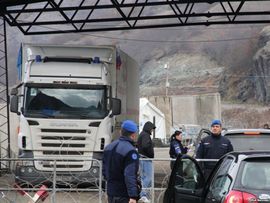 Konvoj sa ruskom pomoći za Srbe na Kosovu krenuo sa Jarinja