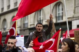 Turci protestuju u Parizu