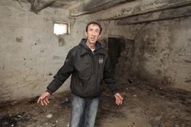 Počelo je i u BiH: Muškarac se zapalio pred zgradom Vlade (Foto)