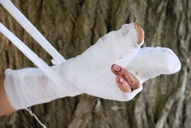 Čekao šest sati da mu stave gips na slomljenu ruku