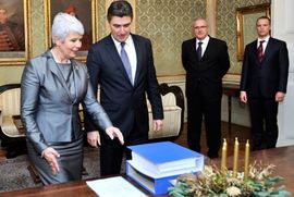 Kosorova predala dužnost Milanoviću