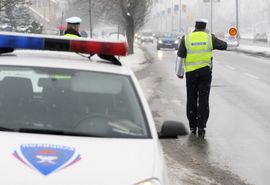 Ni policajci ne vežu pojas