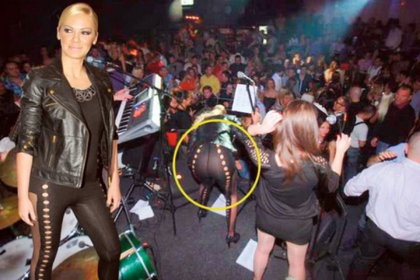 Nataša Bekvalac popela se na binu bez gaća