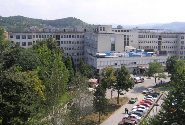 Optužuje osoblje UKC Tuzla: Tvrdi da je mrtav fetus nosila danima