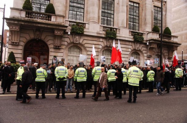 Više od 20 demonstranata uhapšeno ispred Ambasade SAD u Londonu
