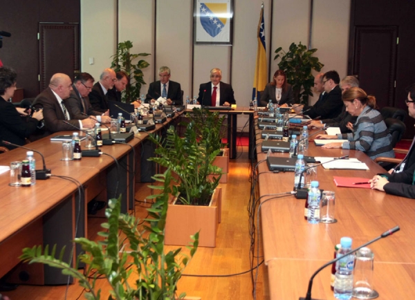 Sporni i budžet i privremeno finansiranje