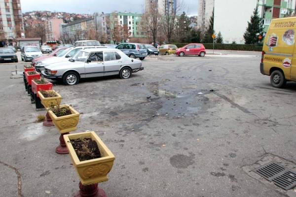 Bačena bomba na vozilo zatvorenika