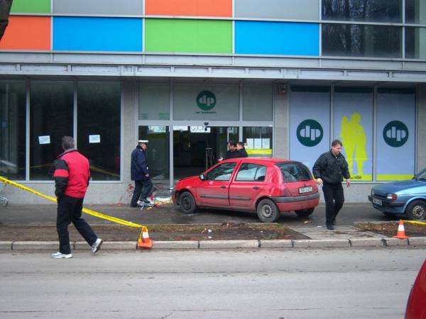 Autom naletio na bračni par