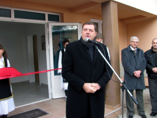 Predsjednik Srpske otvorio zgradu za smještaj izbjeglih