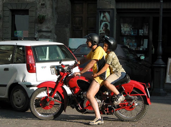 Motociklistima u Hondurasu zbog ubistava zabranjeno da voze saputnike