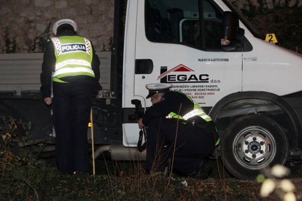 Otac pred kućom kamionom zgazio petogodišnjeg sina (Foto)