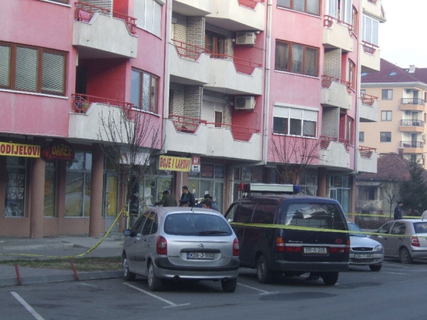 Doboj: Bomba oštetila pet automobila (Foto)