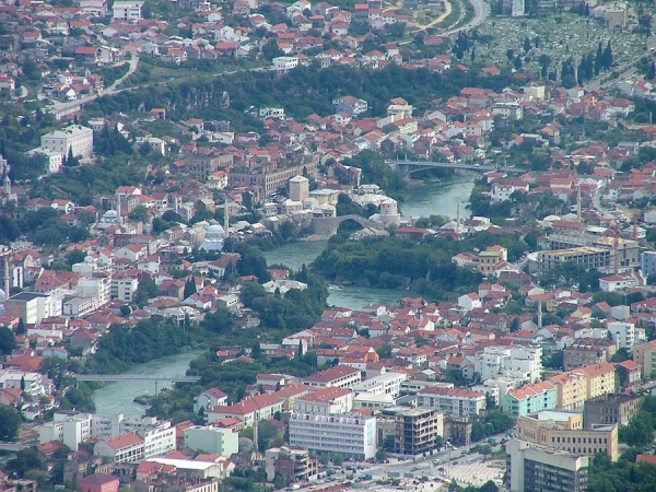 Mostar: Policija traži napadače na džamiju i vjernike